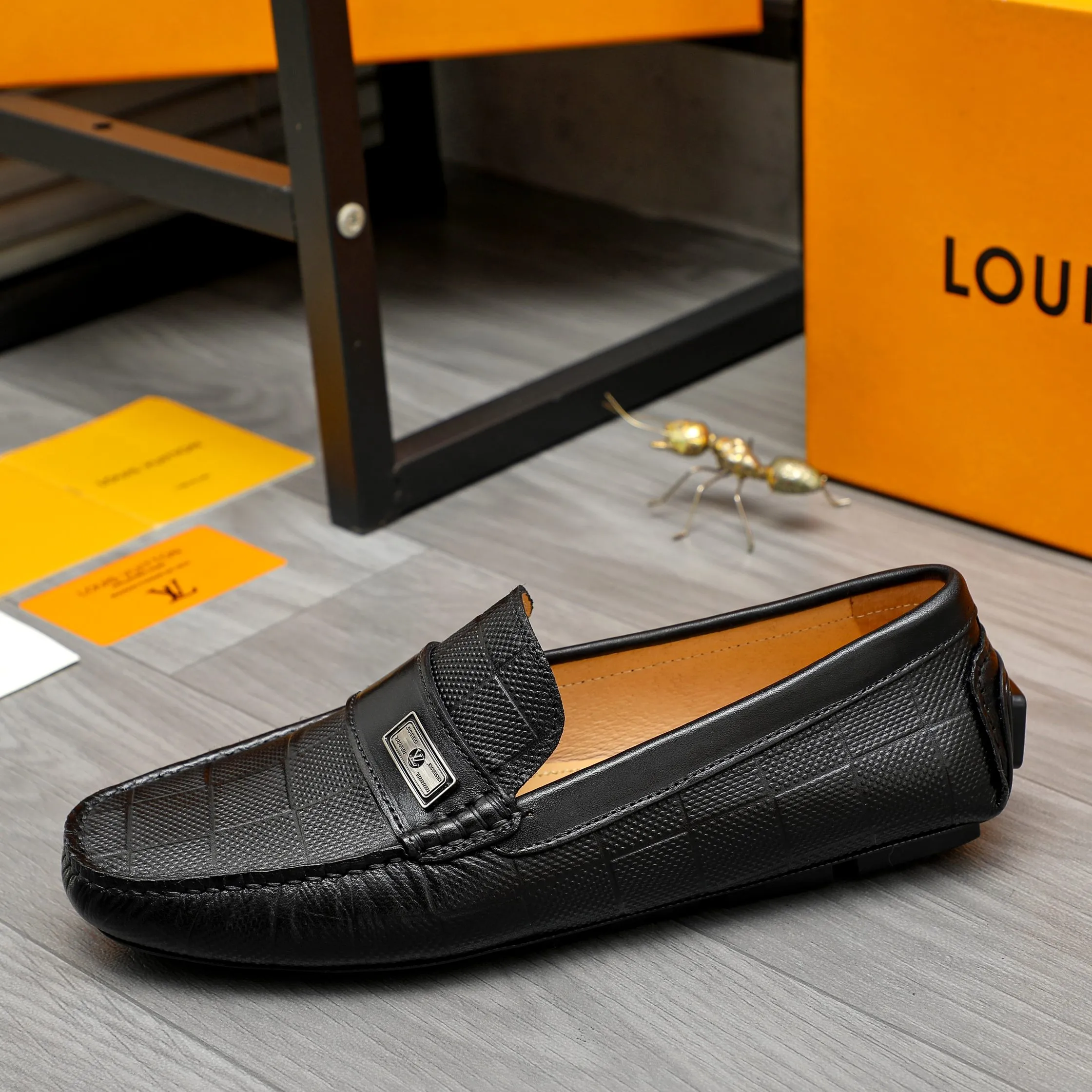 Men's shoes 💰380 Product trademark: LV "Louis Vuitton" casual slip-on shoes Regular size: 38-45 (45 is custom-made and non-returnable) Product materials: Selected embossed cowhide upper, pigskin lining, rubber outsole
